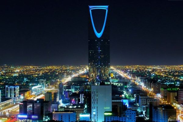 معالم الرياض والأبراج الحديثة ورحلة الصحراء العربية الممتعة