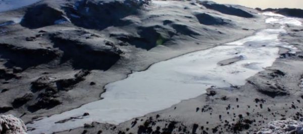 الأنهار الجليدية في اعلى جبل في افريقيا جبل كلمنجارو 