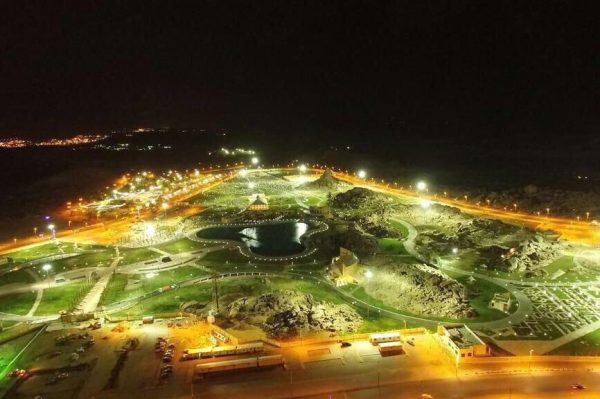 بركة الحديقة الاصطناعية