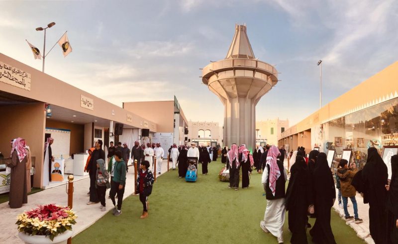 توافد السياح للبرج