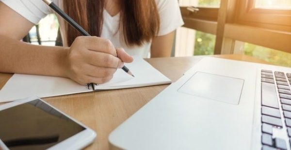 مميزات الدراسة عن بعد مجانا في كندا