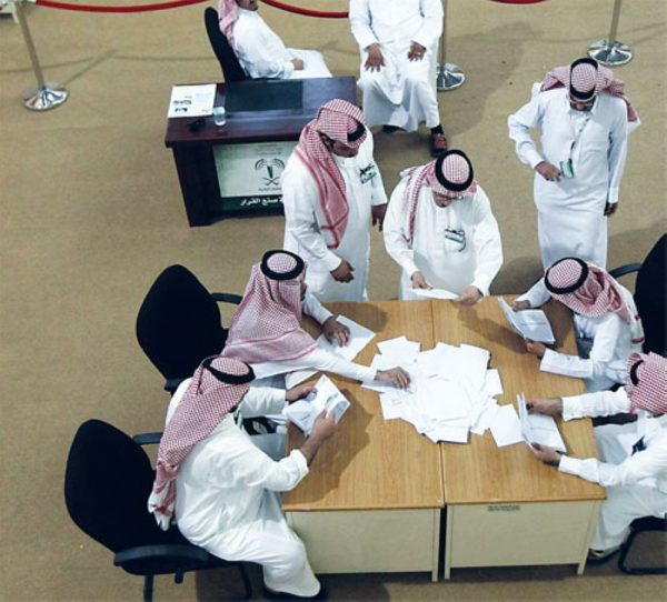 العقوبات المفروضة على مخالفين المهن المتاحة للاجانب في السعودية