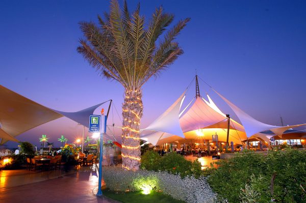 أسعار دخول جزيرة الشراع في جدة