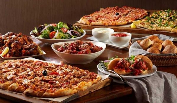 أشهر الأطباق في منيو دومينوز بيتزا جدة