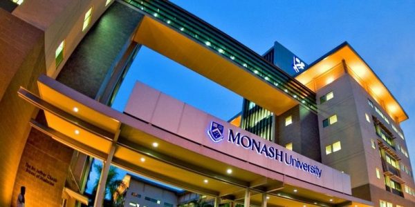 كيفية الدراسة في جامعة موناش في ماليزيا