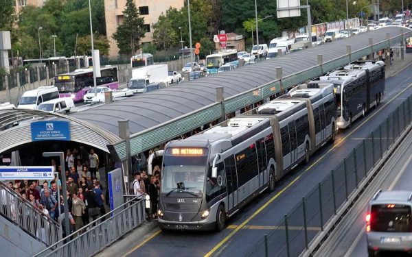 خط المتروبوس في اسطنبول  Metrobüs