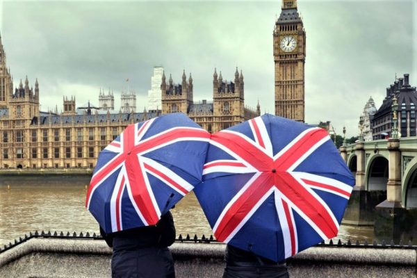 أهم المميزات التي يتمتع بها اللاجئ في بريطانيا
