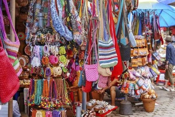 أشهر البازارات الإسبوعية في أزمير التركية