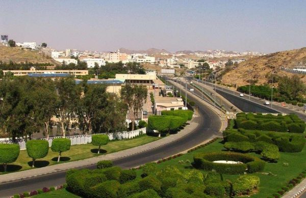 كم تبعد الطائف عن جدة؟