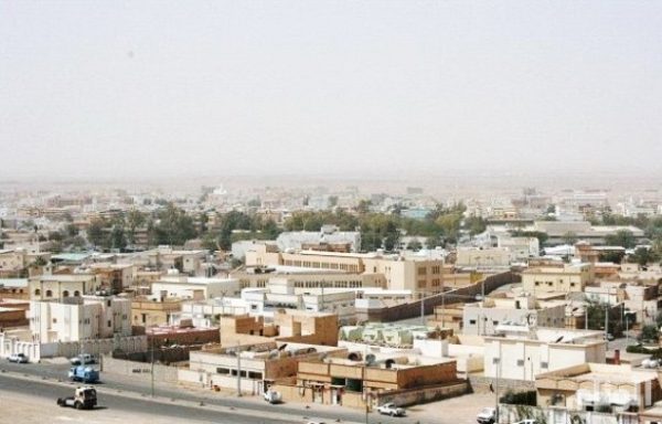 كم تبعد عفيف عن الرياض؟