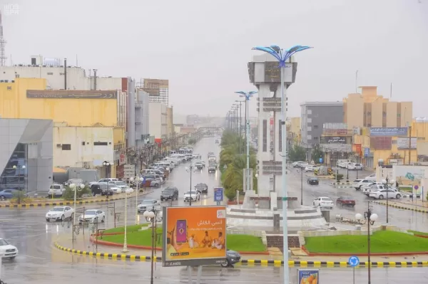 عرعر كم تبعد عن الرياض